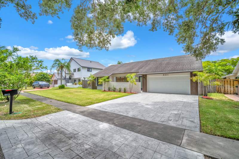3 bedroom Single Family Residence at 8411 SW 57th Street, Davie Lake Estates, Davie — photo 4