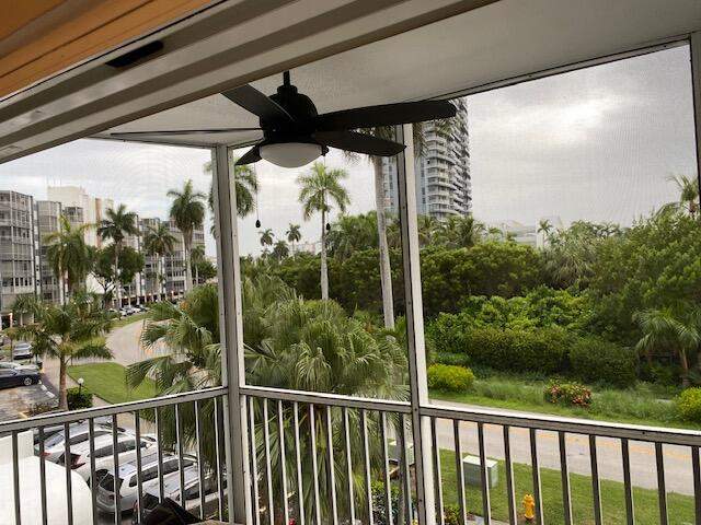 1 bedroom Condominium at 300 Diplomat Parkway #307, Fairways Riviera Condo, Hallandale Beach — photo 5