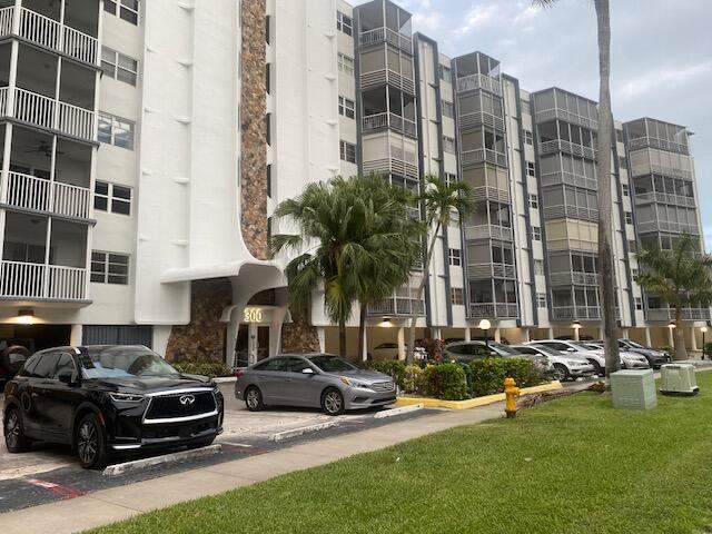 1 bedroom Condominium at 300 Diplomat Parkway #307, Fairways Riviera Condo, Hallandale Beach — photo 2