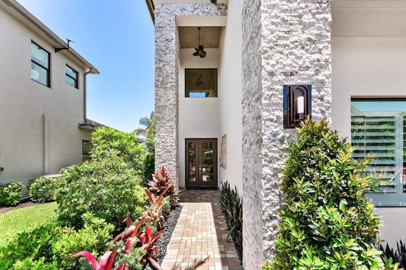 4 bedroom Single Family Residence at 531 41st Street, North Palm Beach Pl No 1 Blks 8-12 Repl, West Palm Beach — photo 2