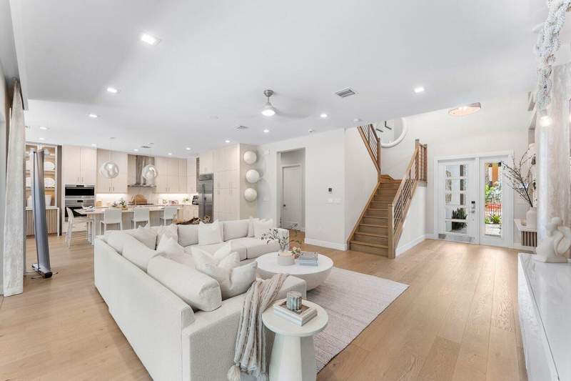 4 bedroom Single Family Residence at 531 41st Street, North Palm Beach Pl No 1 Blks 8-12 Repl, West Palm Beach — photo 4
