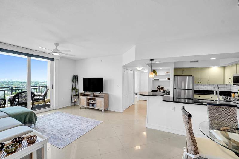 2 bedroom Condominium at 110 N Federal Highway #1410, Waverly At Las Olas Condo, Fort Lauderdale — photo 2