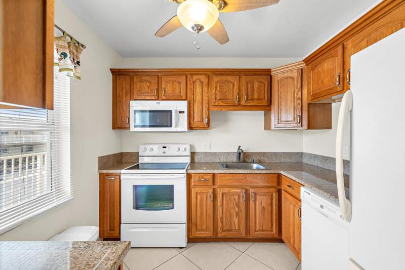 2 bedroom Condominium at 601 NW 76th Terrace #206, Oriole Gardens Two, Margate — photo 5