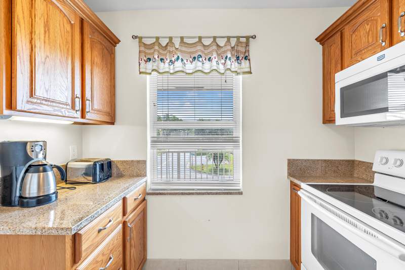 2 bedroom Condominium at 601 NW 76th Terrace #206, Oriole Gardens Two, Margate — photo 4