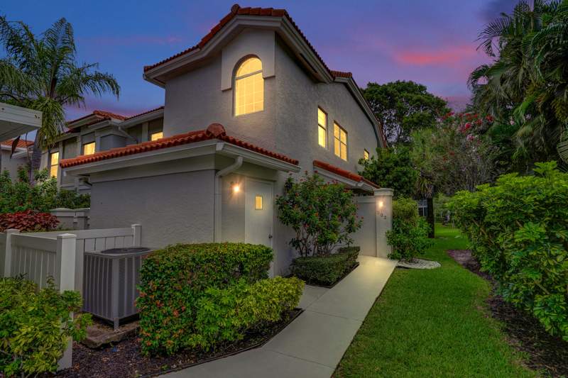 2 bedroom Condominium at 7669 Springwater Place #202, Palm Isles I, II And III Condos, Boynton Beach — photo 3