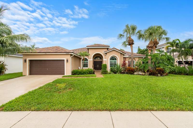 4 bedroom Single Family Residence at 11595 Waterbend Court, Emerald Pointe, Wellington — photo 2
