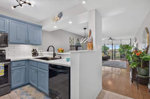 6048 Coral Lake Drive, Margate FL - photo 8 of 35