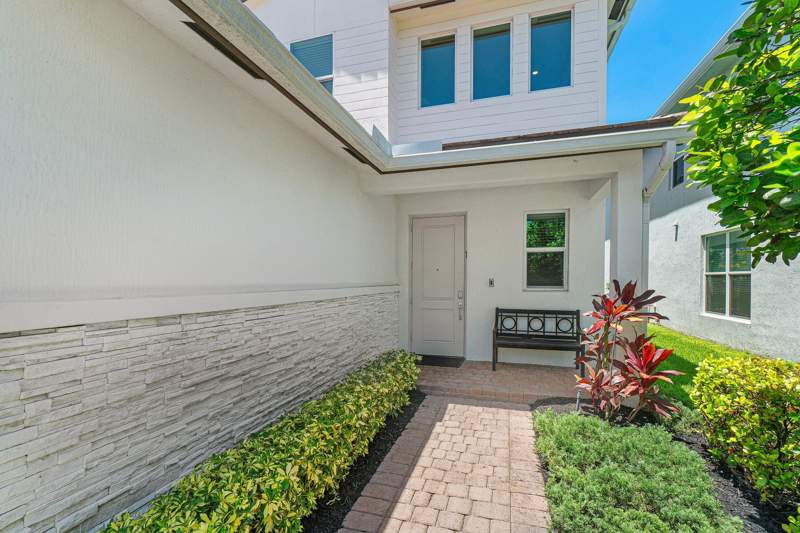 3 bedroom Single Family Residence at 1091 Verde Court, Crystal Lake 1st Sec, Deerfield Beach — photo 3