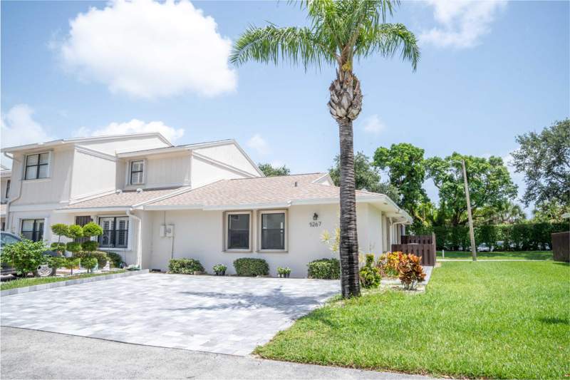 2 bedroom Townhouse at 5267 Jog Lane, Country Lake, Delray Beach — photo 2