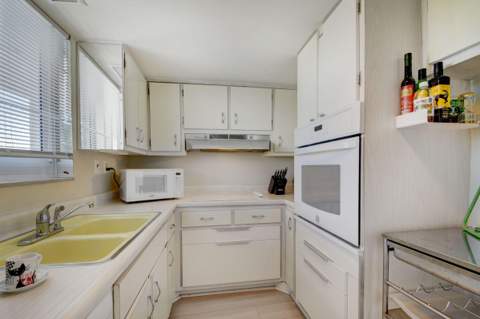 2505 S Ocean Boulevard #403, Palm Beach FL - photo 14 of 49