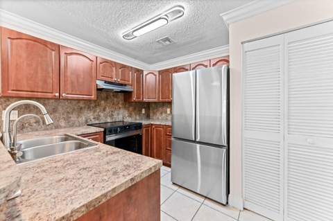 7184 Sportsmans Drive, North Lauderdale FL - photo 15 of 48
