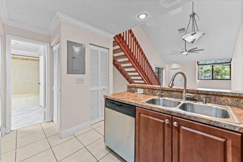 7184 Sportsmans Drive, North Lauderdale FL - photo 16 of 48