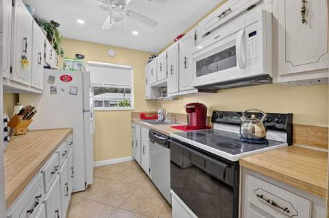 1180 S Drive Circle #A, Delray Beach FL - photo 8 of 23
