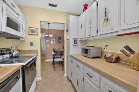 1180 S Drive Circle #A, Delray Beach FL - photo 9 of 23
