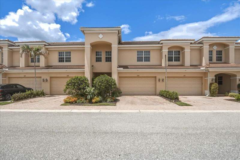 3 bedroom Townhouse at 135 SW Walking Path, Whitemarsh Reserve, Stuart — photo 4