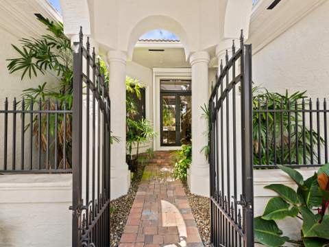 10800 Blue Palm Street, Plantation FL - photo 9 of 55