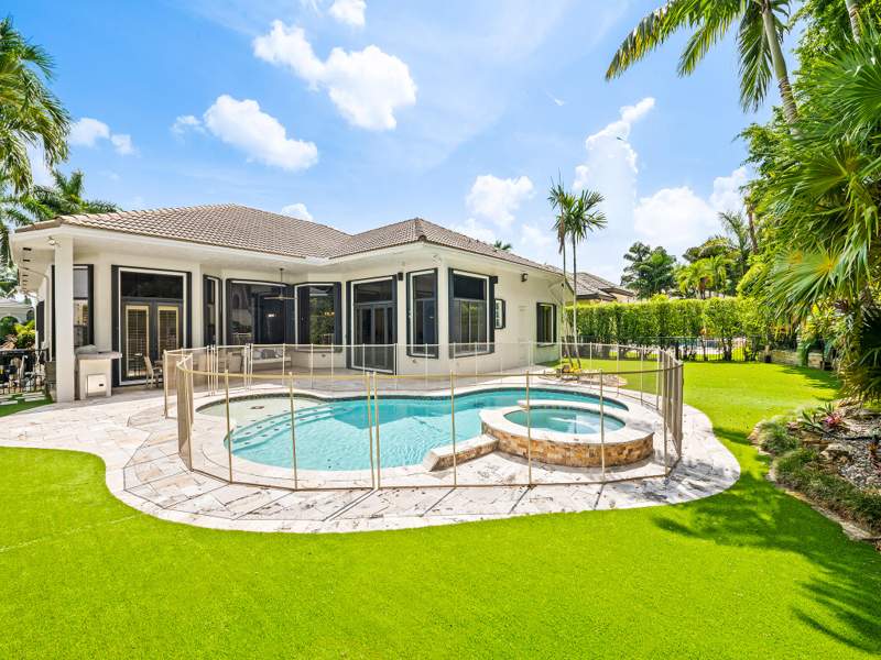 5 bedroom Single Family Residence at 10800 Blue Palm Street, Enclave 2nd Section, Plantation — photo 3