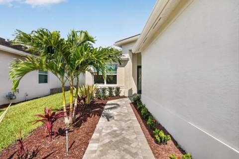 11758 SW Coral Cove Parkway, Port St. Lucie FL - photo 7 of 133