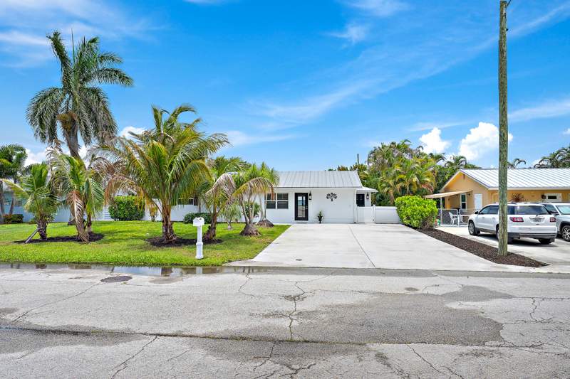 4 bedroom Single Family Residence at 19144 SE Arnold Drive, Tropic Vista, Tequesta — photo 4