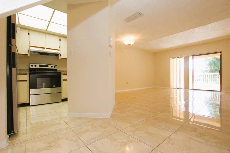 2 bedroom Townhouse at 5200 NW 31st Avenue #98, Villas At Lakeview Condo, Fort Lauderdale — photo 3