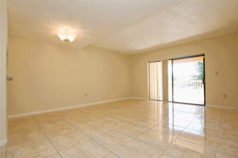 2 bedroom Townhouse at 5200 NW 31st Avenue #98, Villas At Lakeview Condo, Fort Lauderdale — photo 4