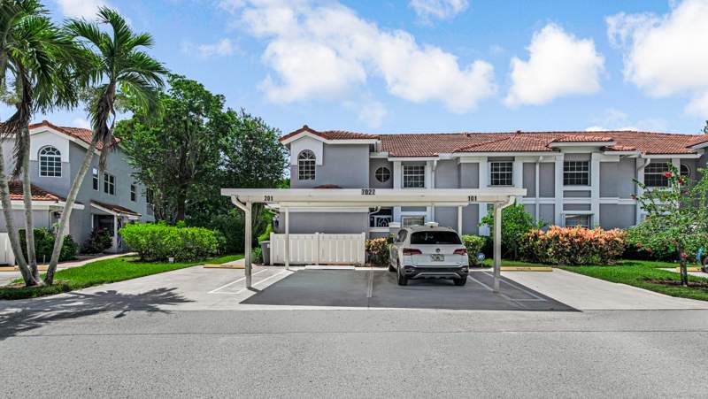 3 bedroom Condominium at 7027 Summer Tree Drive #201, Palm Isles I, II And III Condos, Boynton Beach — photo 2
