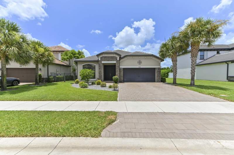 3 bedroom Single Family Residence at 7213 Sandgrace Lane, Silverwood Estates, Lake Worth — photo 2