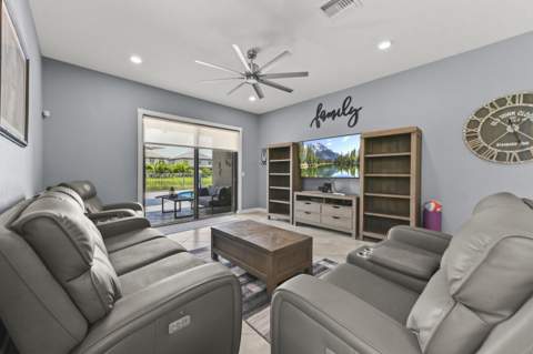7213 Sandgrace Lane, Lake Worth FL - photo 10 of 57