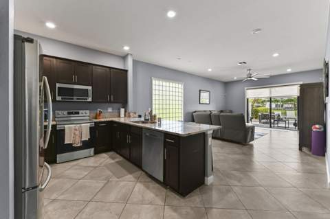 7213 Sandgrace Lane, Lake Worth FL - photo 14 of 57
