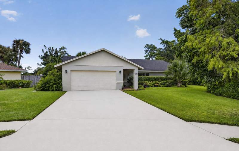 4 bedroom Single Family Residence at 12224 Gingerwood Lane, Pinewood East 2 Of Wellington, Wellington — photo 2