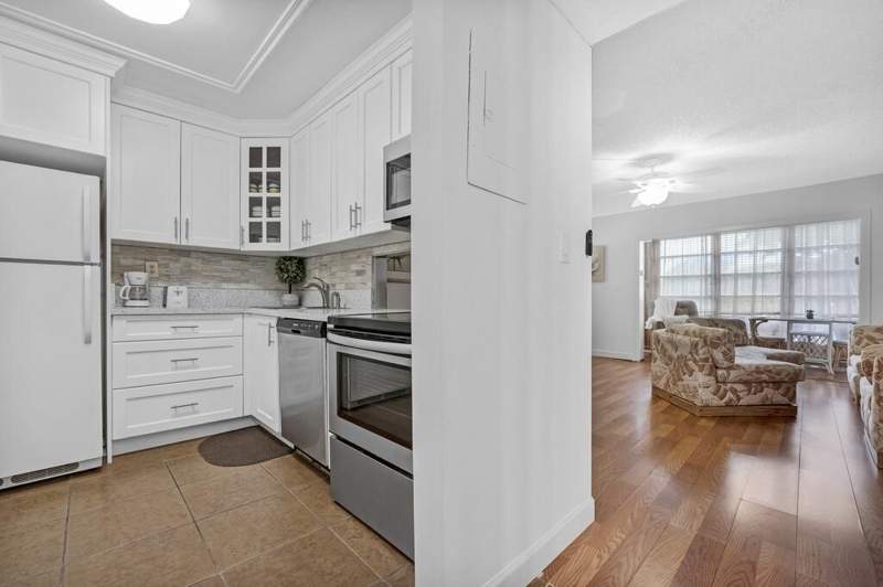 1 bedroom Condominium at 8280 SW 24th Street #7210, Oakbrook IV V Vi Vii Condo, North Lauderdale — photo 4