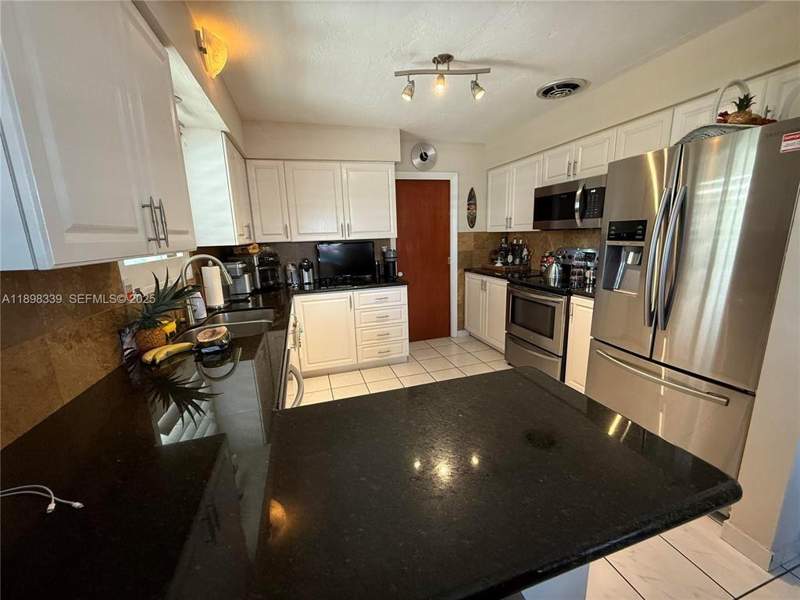 6 bedroom Single Family Residence at 1743 Rodman Street, Hollywood South Side Add, Hollywood — photo 5