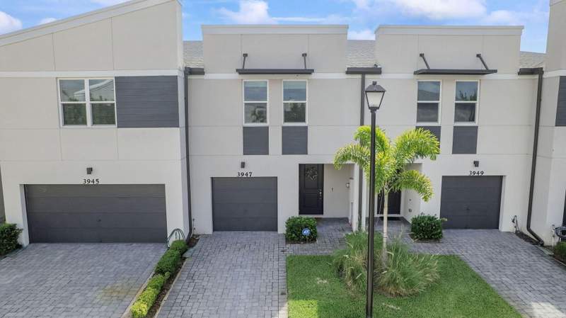 3 bedroom Townhouse at 3947 SE Mentmore Lane, Trillium, Stuart — photo 2