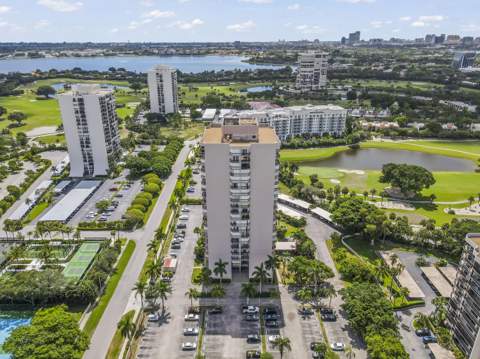 2425 Presidential Way #1006, West Palm Beach FL - photo 10 of 22