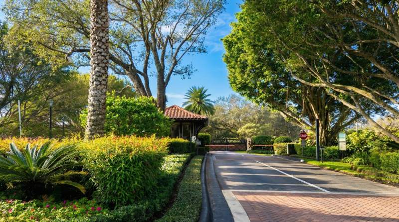 4 bedroom Single Family Residence at 3678 Touch Of Class Court, Equestrian Club Estates 1, Wellington — photo 2