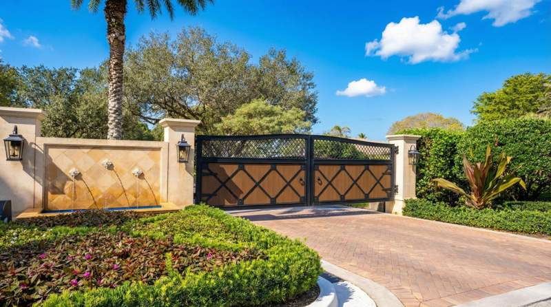 4 bedroom Single Family Residence at 3678 Touch Of Class Court, Equestrian Club Estates 1, Wellington — photo 3