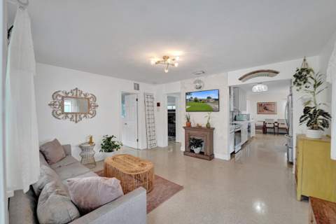 180 NW 48th Court, Oakland Park FL - photo 9 of 33