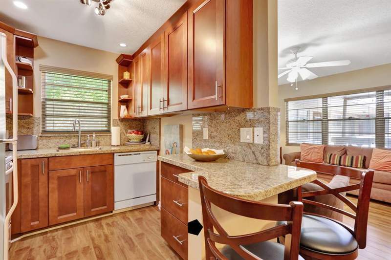 1 bedroom Condominium at 237 Farnham J, Farnham J Condo, Deerfield Beach — photo 2