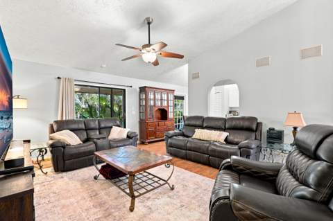 6107 Bamboo Drive, Fort Pierce FL - photo 13 of 45
