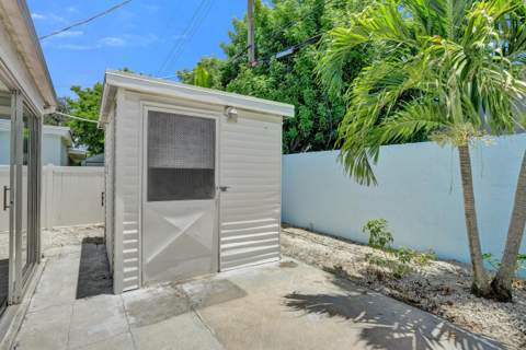 230 NE 45th Street, Oakland Park FL - photo 17 of 26