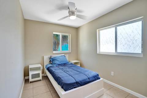 230 NE 45th Street, Oakland Park FL - photo 23 of 26