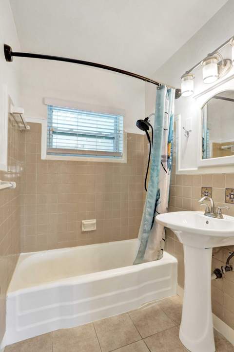 230 NE 45th Street, Oakland Park FL - photo 12 of 26