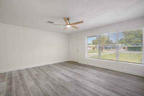 911 SE Dolphin Drive, Stuart FL - photo 9 of 25