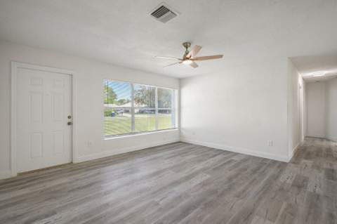 911 SE Dolphin Drive, Stuart FL - photo 10 of 25
