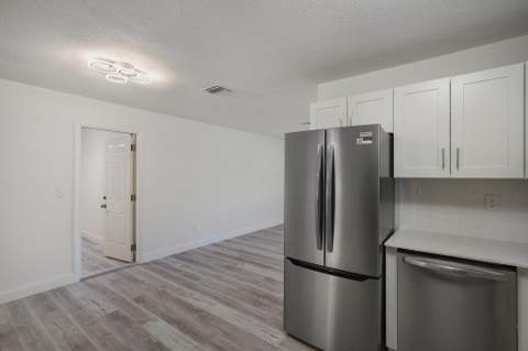 911 SE Dolphin Drive, Stuart FL - photo 13 of 25