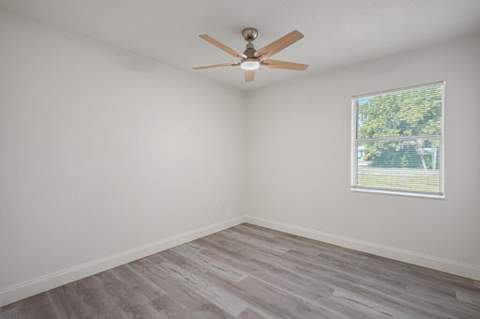 911 SE Dolphin Drive, Stuart FL - photo 17 of 25