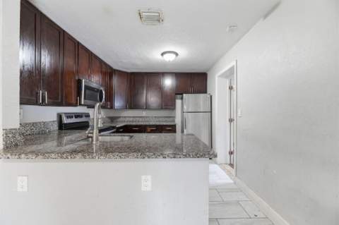 1640 NE 32nd Place, Pompano Beach FL - photo 11 of 31