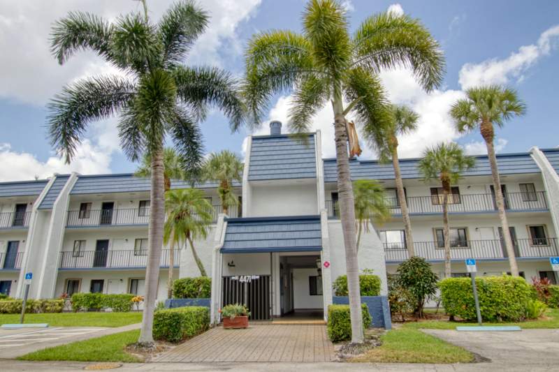 2 bedroom Condominium at 4471 Luxemburg Court #206, Fountains Of Palm Beach Condo 3, Lake Worth — photo 2