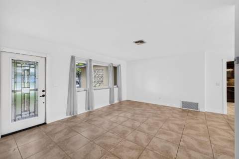 7151 SW 5th Court, Pembroke Pines FL - photo 15 of 40