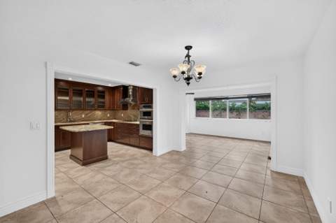 7151 SW 5th Court, Pembroke Pines FL - photo 16 of 40
